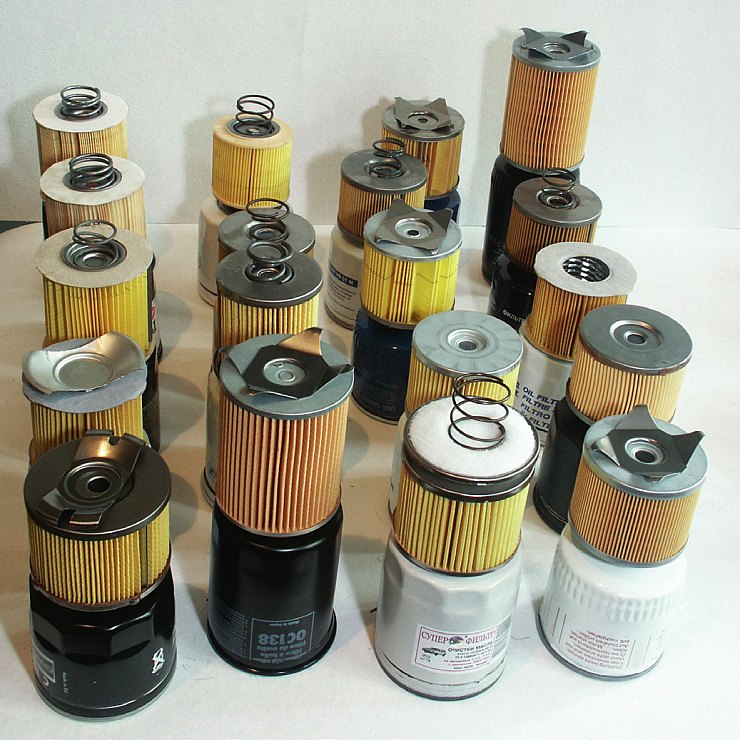 Разрезанные фильтры разных производителей. Защита
перепускного клапана имеется только у фильтра «КОЛАН»
