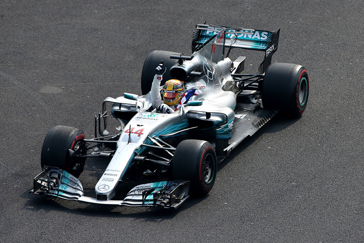 Axalta и команда Mercedes-AMG Petronas Motorsport победили в чемпионате «Формулы 1»