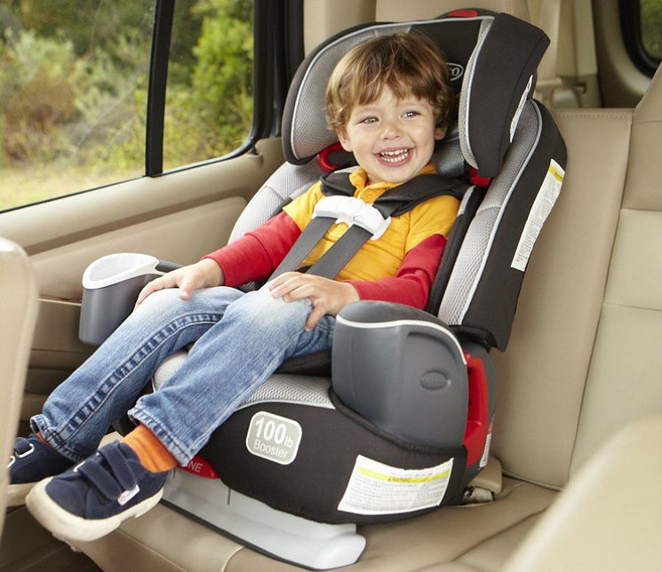 Правила перевозки детей в автомобилях снова ужесточатся