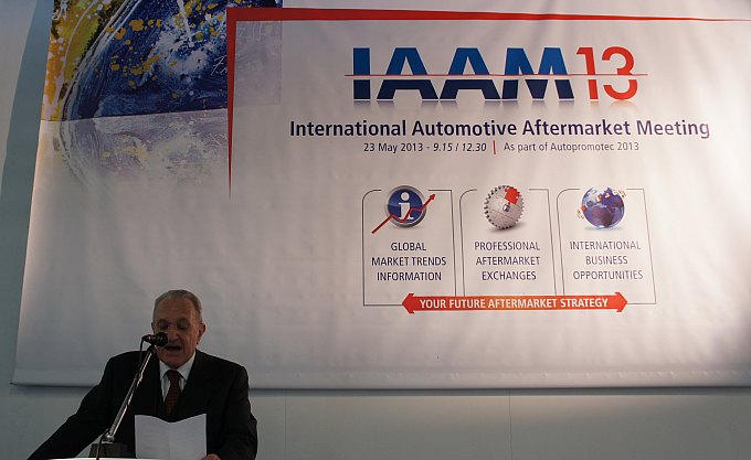 ...был и форум International Automotive Aftermarket (IAAM13)