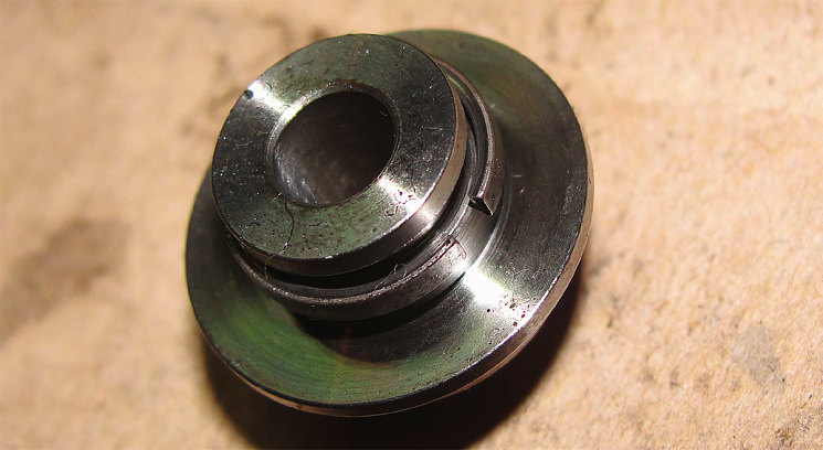 Фото 5. Уплотнительное кольцо и ответная канавка на детали
ротора изношены