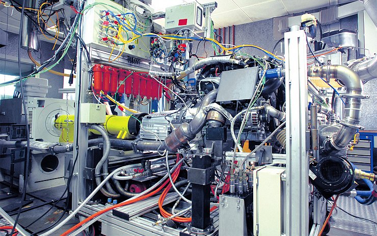 DiesOtto в испытательной лаборатории Daimler Engine Research.