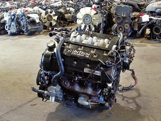 Два мотора, две судьбы — нередко внешне «контрактный» двигатель выглядит на «отлично». 