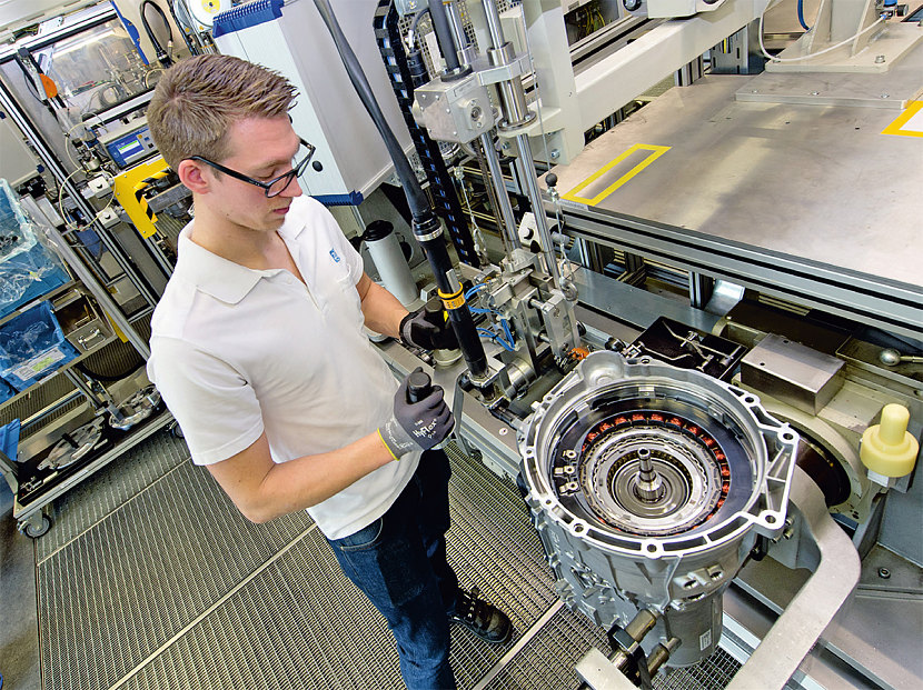 Усовершенствованная автоматическая коробка передач ZF поступит в серийное производство на заводе в Саарбрюккене в 2022 году. Концерн ZF получил крупный заказ от BMW