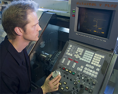 Результаты испытаний обрабатываются на компьютере, и полученные данные становятся основой для изменения конструкции и технологии производства.
