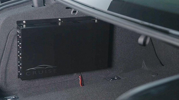 Компьютер прячется в багажнике
