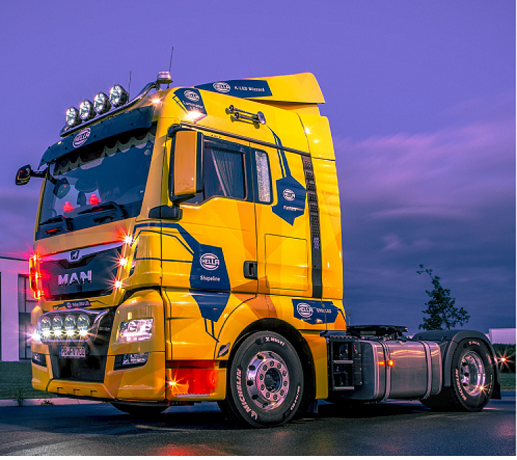 Компания HELLA демонстрирует световые  решения на выставочном грузовике