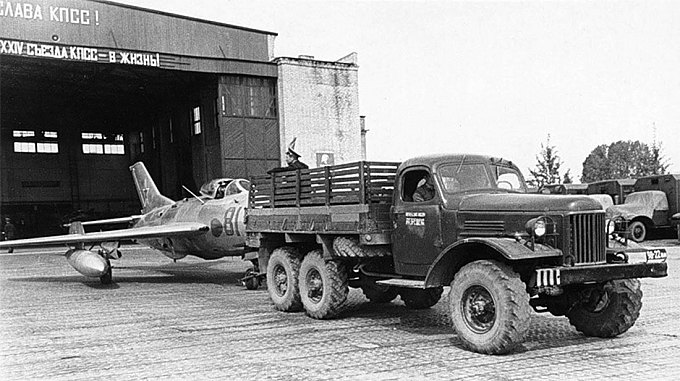 Концепция и компоновка "Студеров" были использованы при создании первых аналогичных 
советских грузовиков, в частности ЗИЛ-157