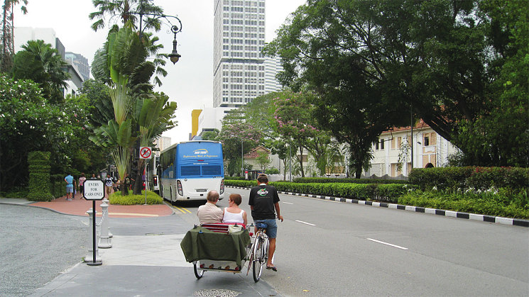 Есть в Сингапуре и такой транспорт