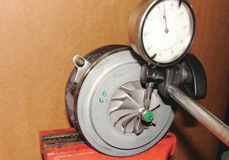 Фото 16. Результаты измерений радиального и осевого люфтов
вала ротора укладываются в заводские допуски