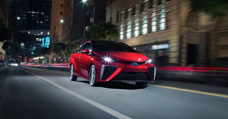 Toyota продала в Калифорнии 3000 водородных седанов Mirai