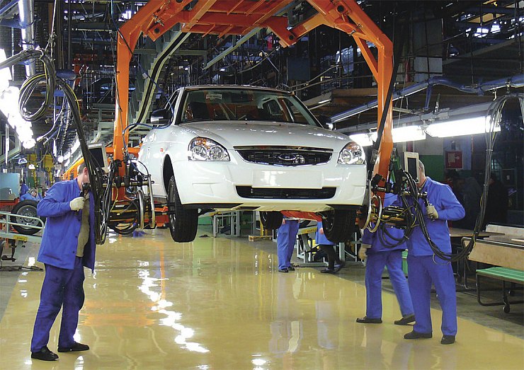 Создавать «на местах» производство высокотехнологичных компонентов 
экономически рационально становится лишь при объемах выпуска не менее 
250–300 тыс. автомобилей в год