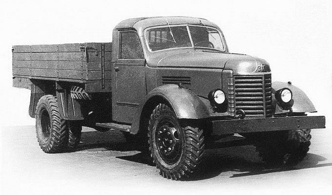 Двигатели «Студебекера» послужили прототипами моторов для грузовиков ЗИС и ЗИЛ ( на фото — ЗИС-150)