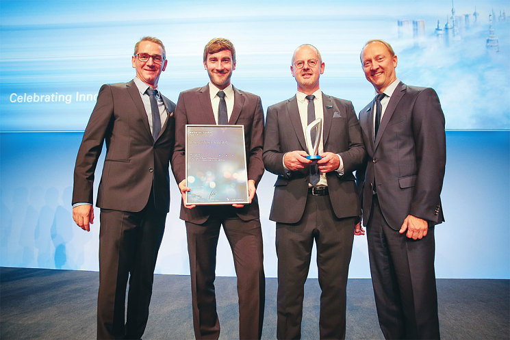 На церемонии вручения приза Automechanika Innovation Award 2018 в номинации «Ремонт и техобслуживание»