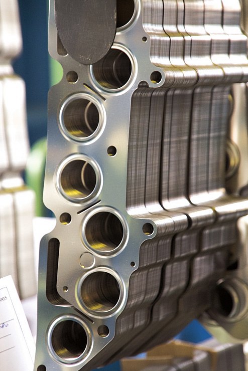 Современные
металлические
прокладки
позволяют
эффективно
решать многие
задачи уплотнения
двигателей (фото
предоставлено
ОАО "Фритекс")