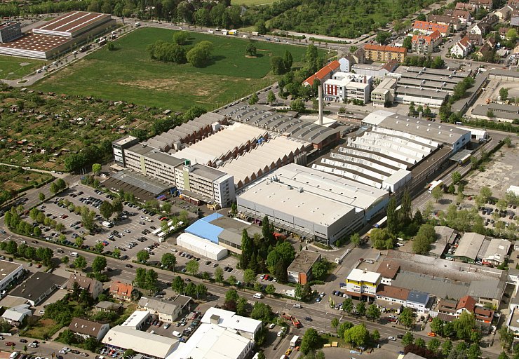 Это завод в Людвигсбурге, где производят фильтрующие модули в сборе. Самое крупное предприятие компании