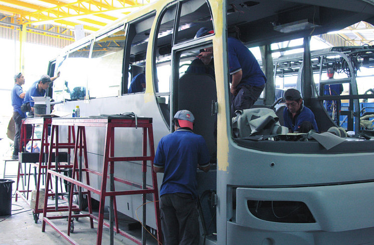 При сборке автобусов используется вся клеевая система Dinol AB